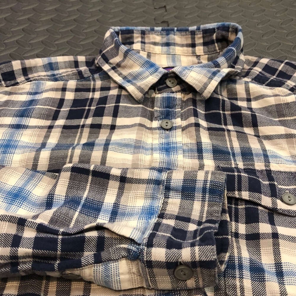 Patagonia Button Down Shirt Mens M Blue Plaid Organic Cotton Flannel 54020 FA16